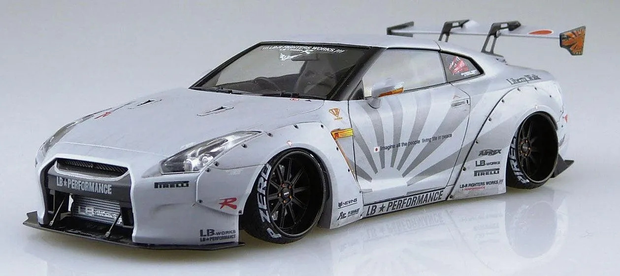 Aoshima 05403 LB-Works R35 GT-R Ver.2 1/24 Model Kit