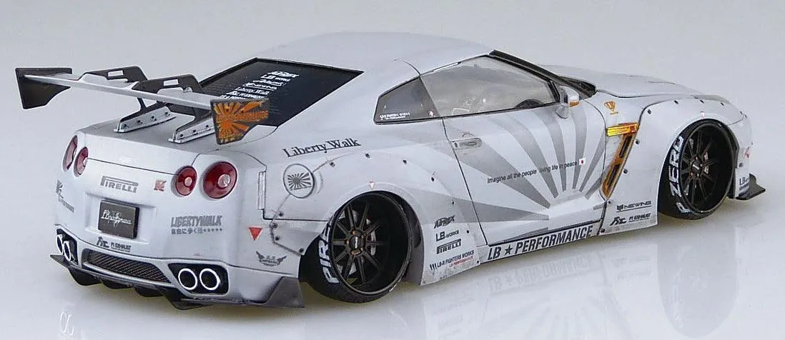 Aoshima 05403 LB-Works R35 GT-R Ver.2 1/24 Model Kit