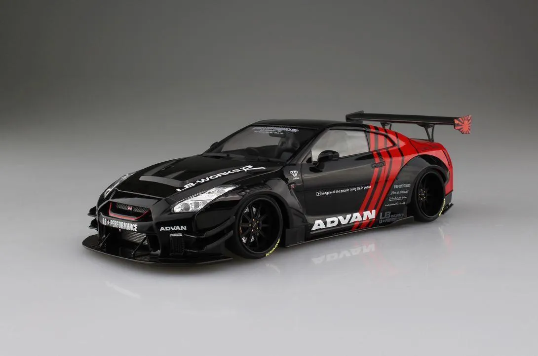 Aoshima 05592 LB-Works R35 GT-R Type 2 Ver.2 1/24 Model Kit