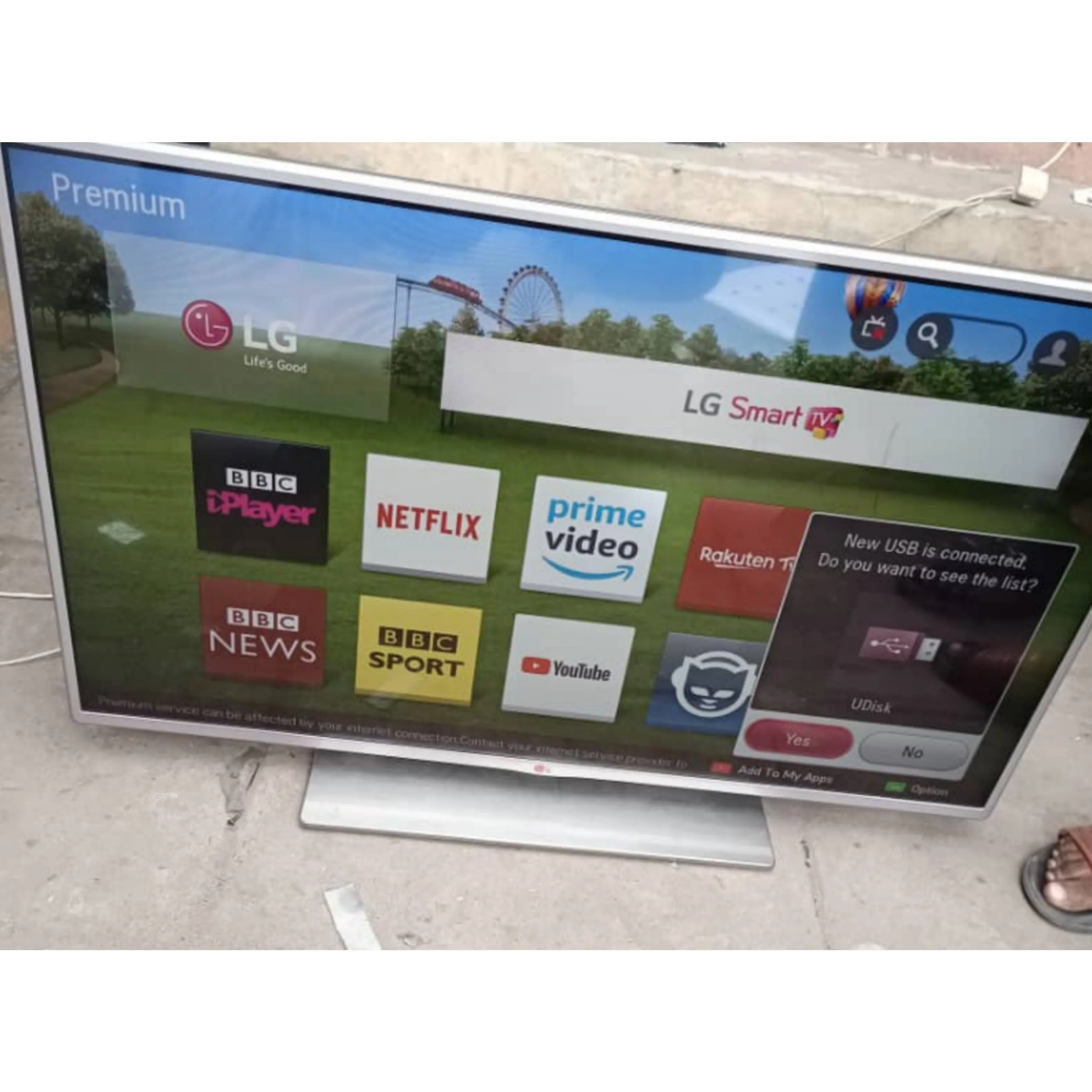 LG 47 Inch 47LB580V Ultra Slim Satellite Smart Internet Full HD TV - UK Used