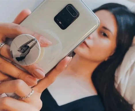 PopSockets Swappable PopGrip Premium Lenticular Wink ( Barcode : 842978184845 )